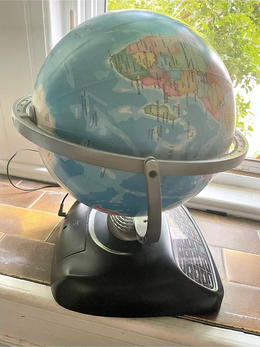 Oregon Scientific SmartGlobe Discovery Interactive Globe
